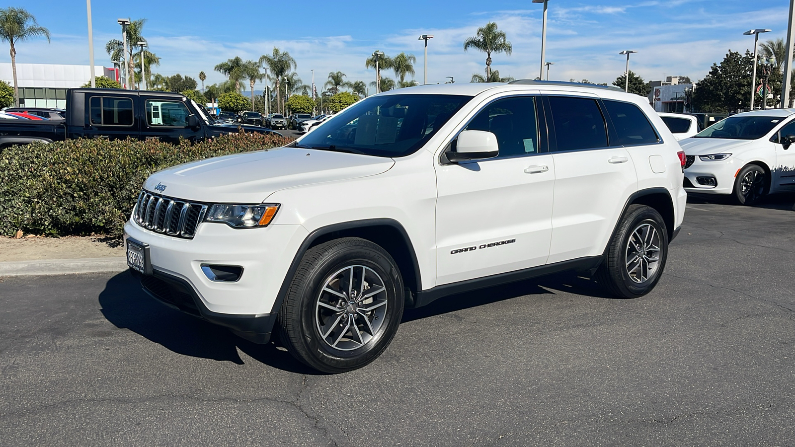 2018 Jeep Grand Cherokee Laredo E 2