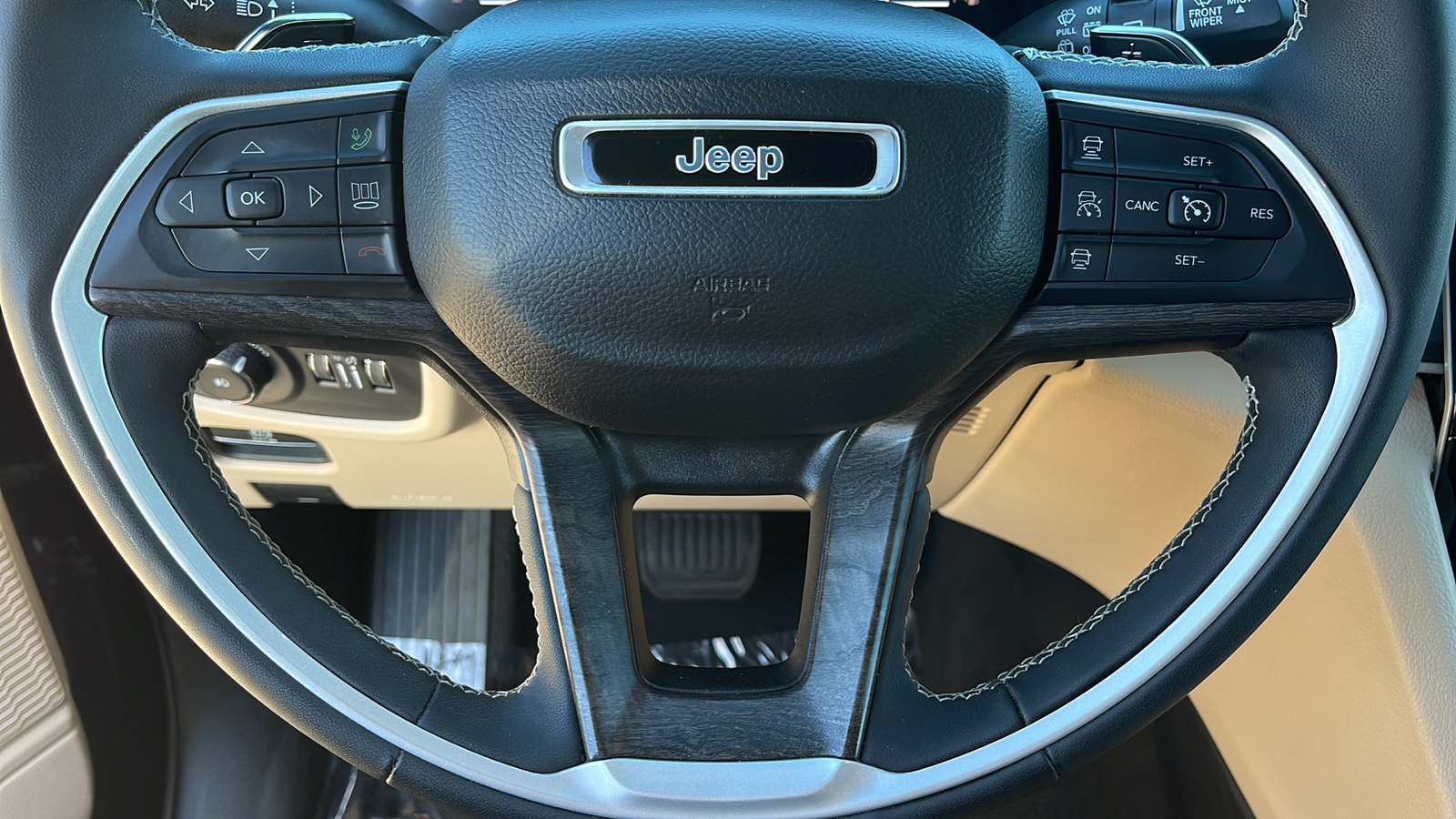 2023 Jeep Grand Cherokee L Limited 18