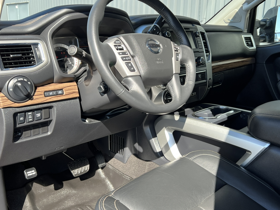 2019 Nissan Titan XD SL 24