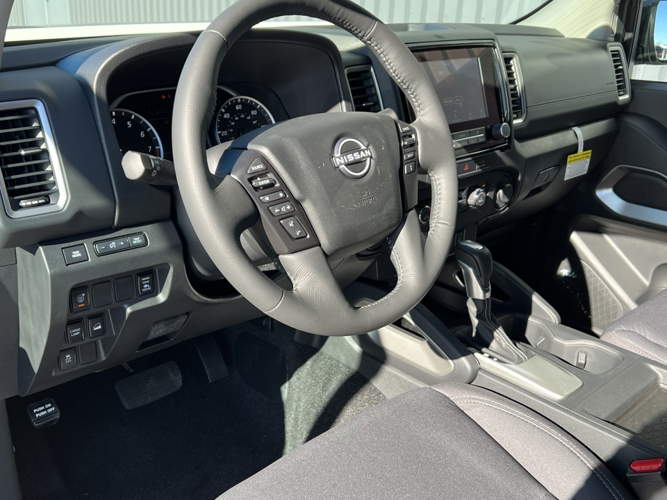 2024 Nissan Frontier SV Hardbody 18