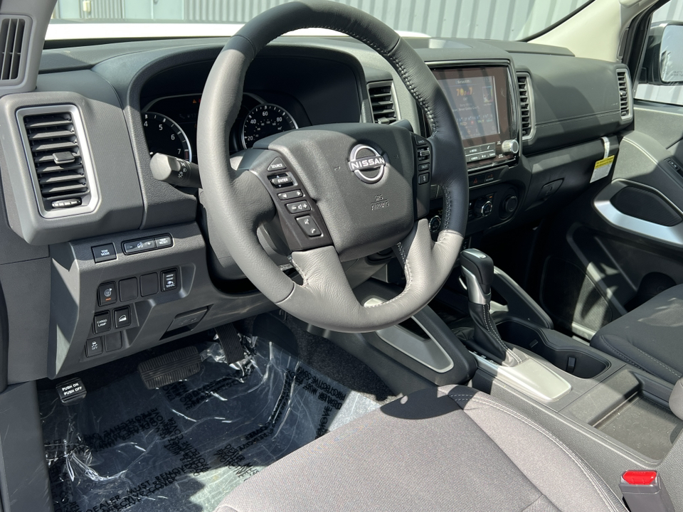 2024 Nissan Frontier SV Hardbody 16