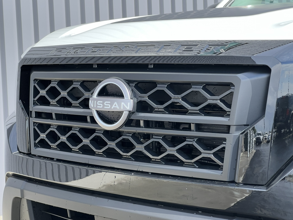 2024 Nissan Frontier SV Hardbody 38