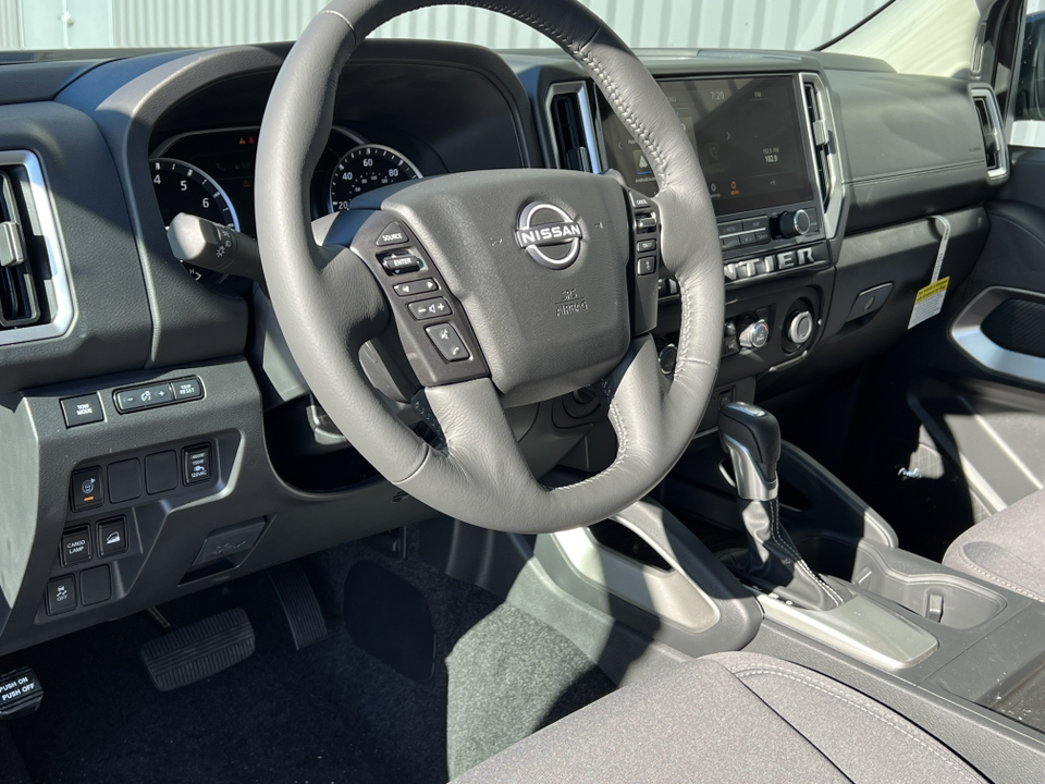 2025 Nissan Frontier SV 17