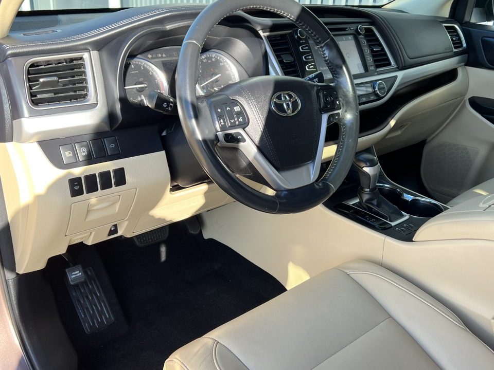 2017 Toyota Highlander XLE 18