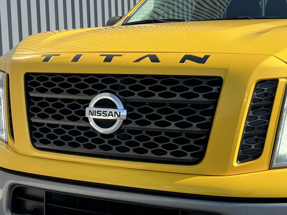 2018 Nissan Titan PRO-4X 44