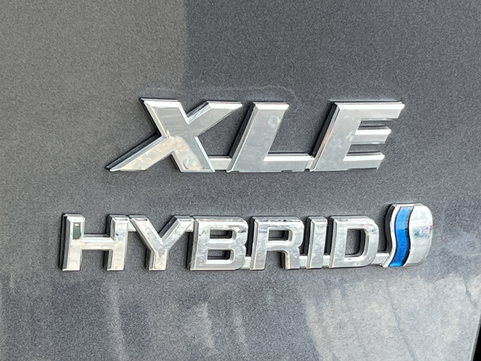 2021 Toyota RAV4 Hybrid XLE 2