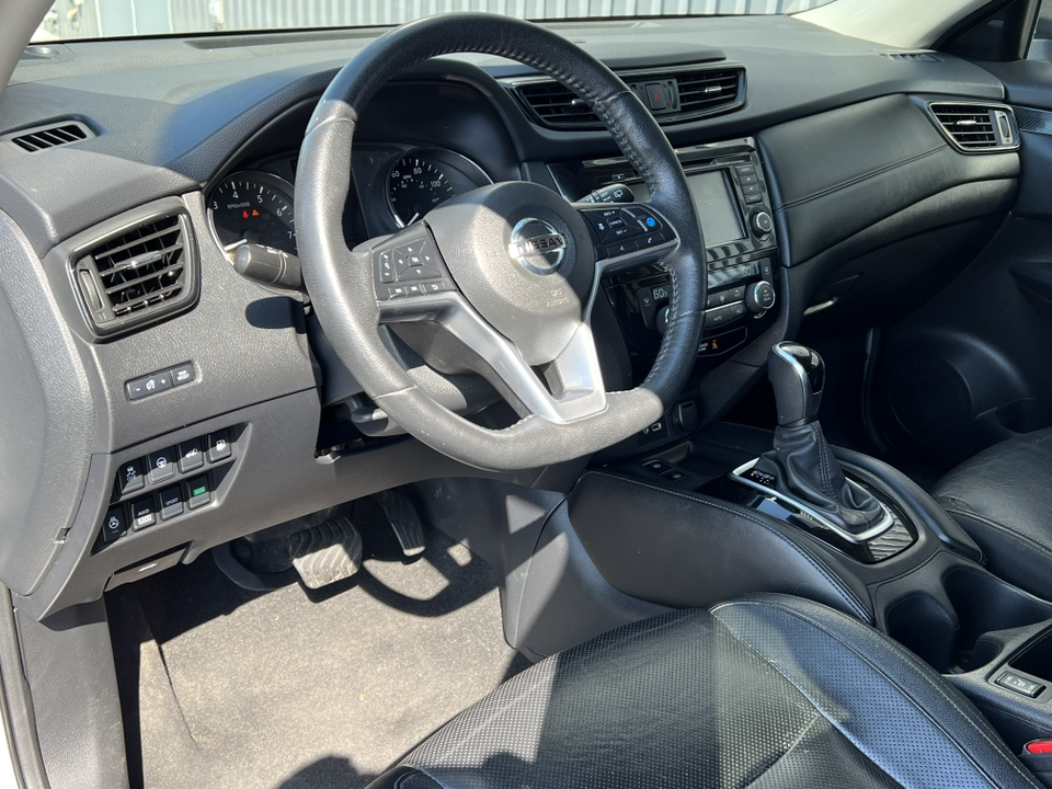 2019 Nissan Rogue SL 16