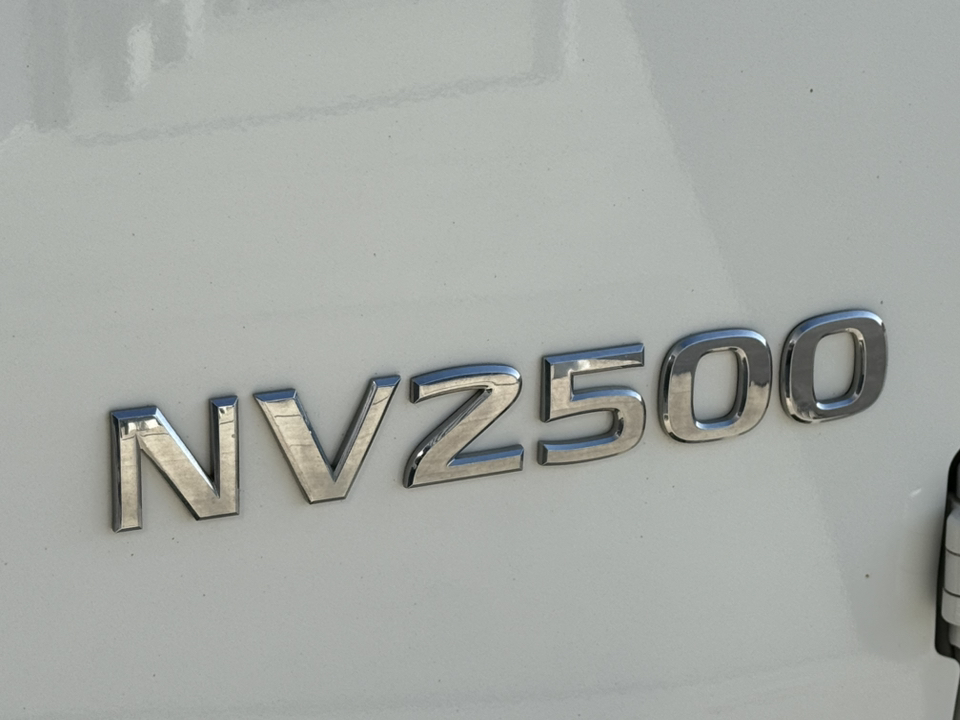 2021 Nissan NV2500HD SV High Roof  4