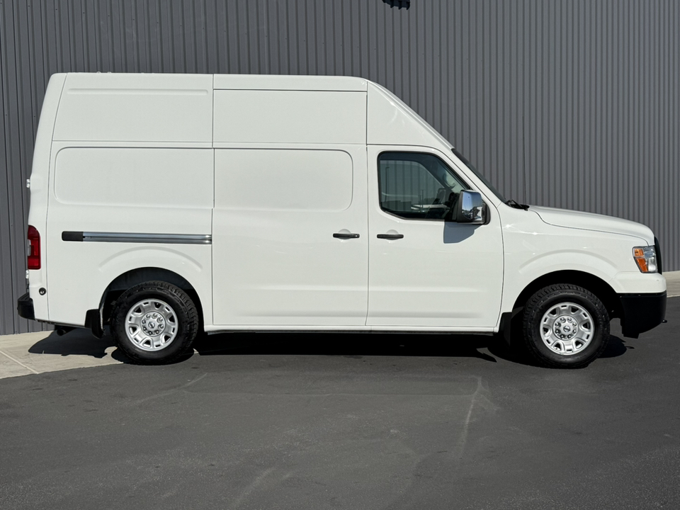 2021 Nissan NV2500HD SV High Roof  32