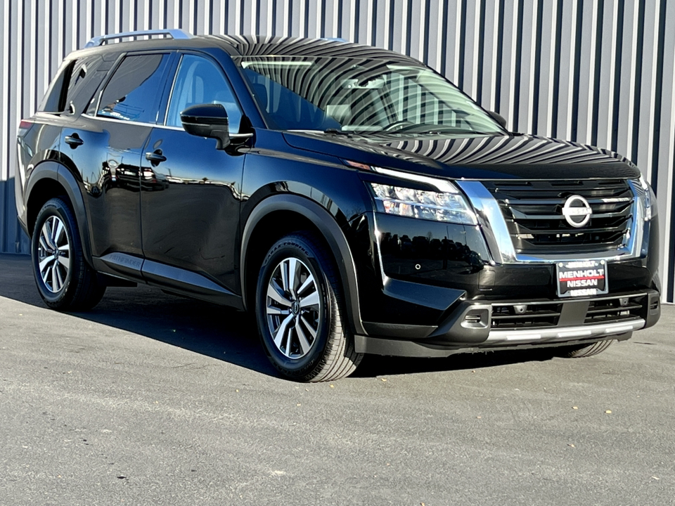 2023 Nissan Pathfinder SL 1