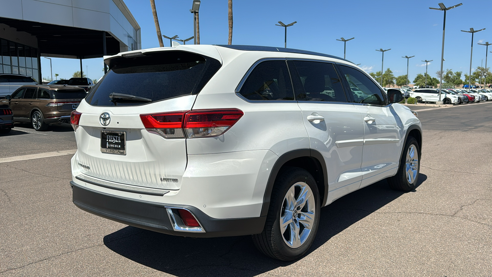 2017 Toyota Highlander Limited 29