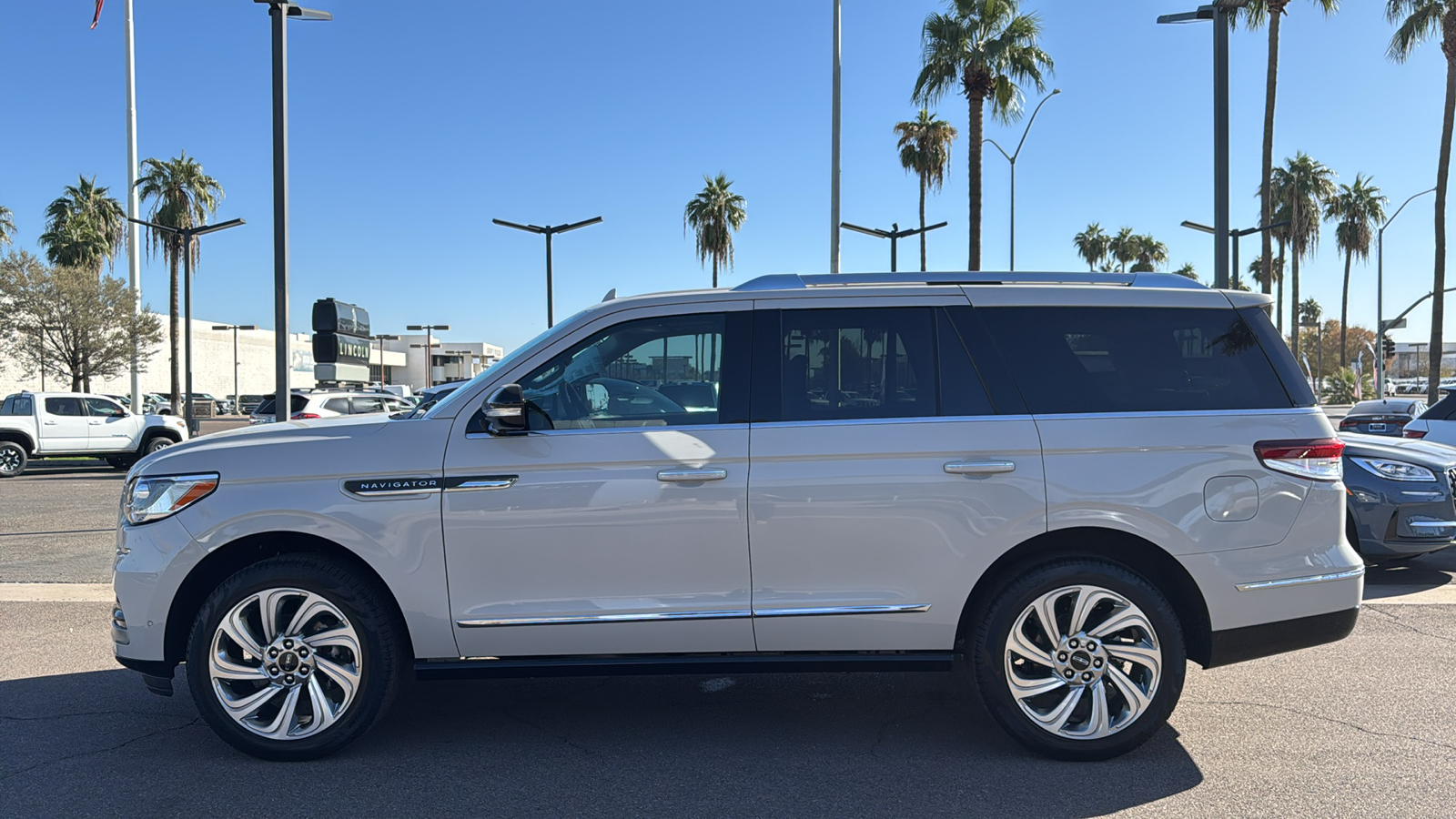 2024 Lincoln Navigator Premiere 4