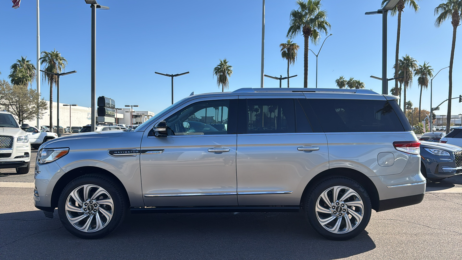 2024 Lincoln Navigator Premiere 4