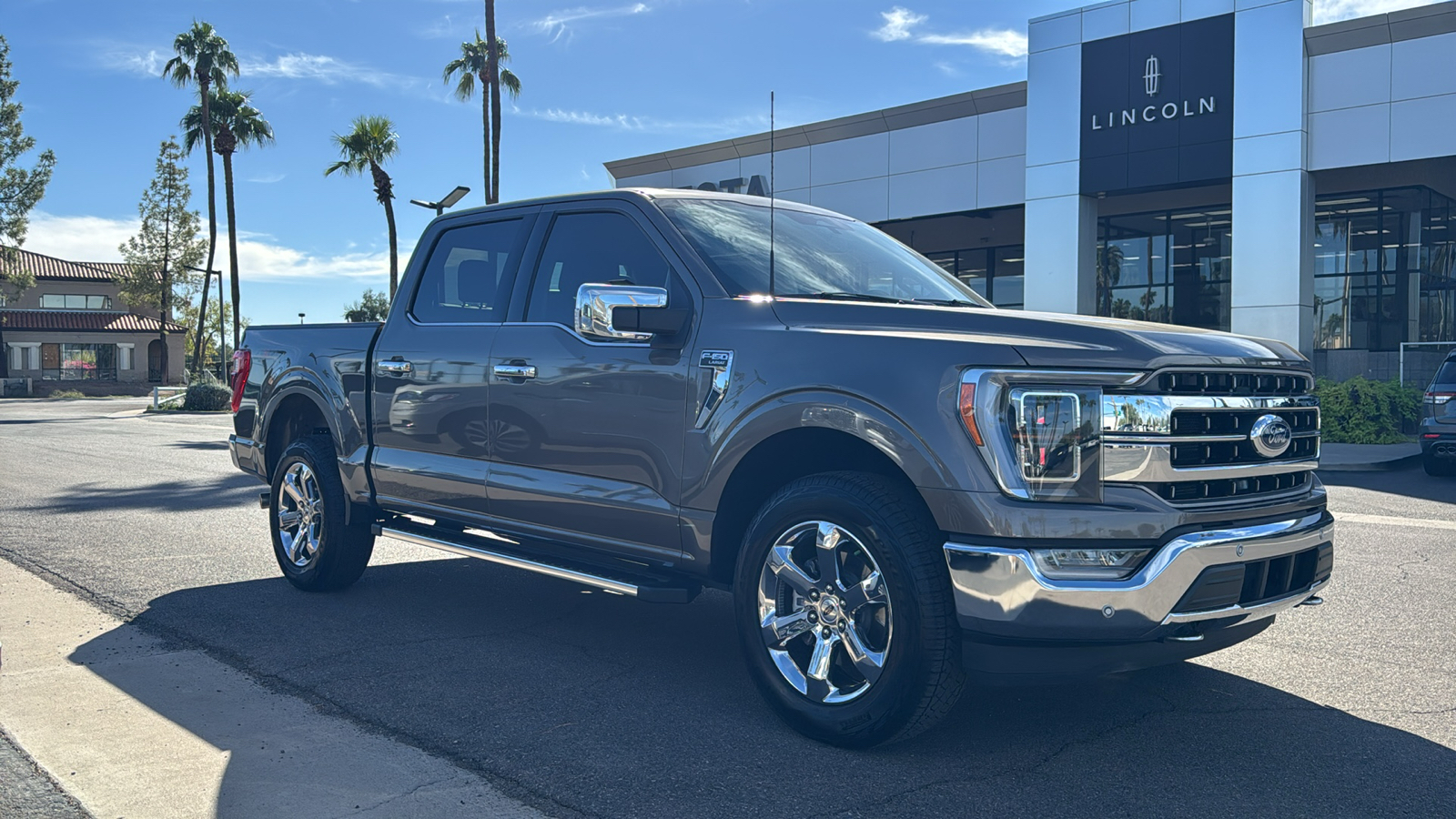 2023 Ford F-150 Lariat 2