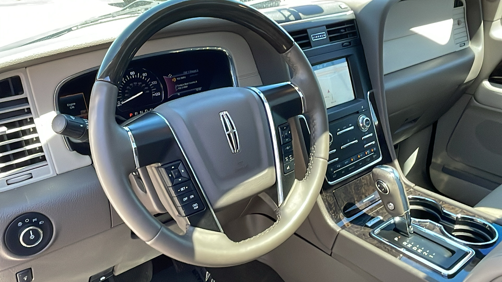2016 Lincoln Navigator Select 16