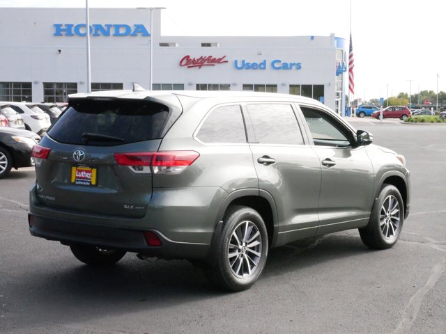 2017 Toyota Highlander SE 7