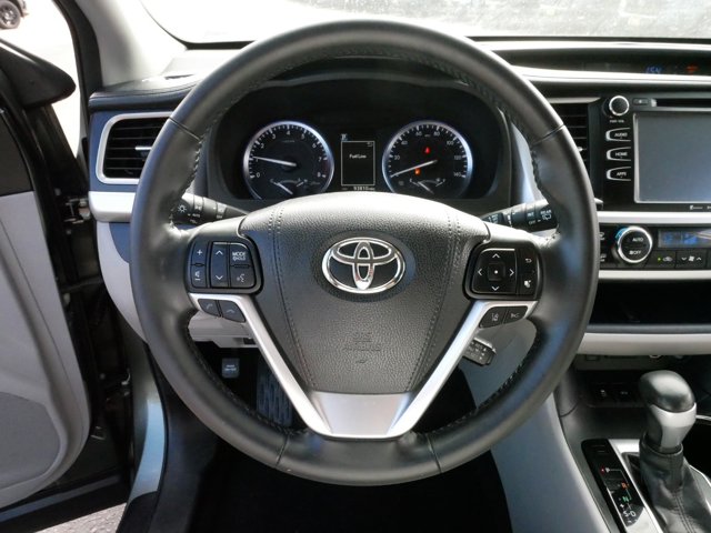 2017 Toyota Highlander SE 25