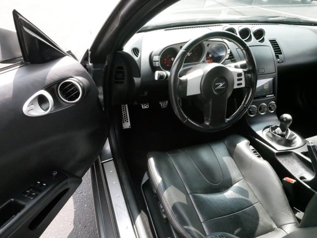 2004 Nissan 350Z Touring 9