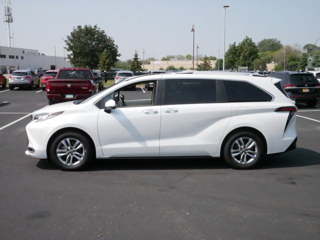 2022 Toyota Sienna Limited 4