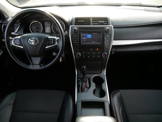 2017 Toyota Camry SE 10