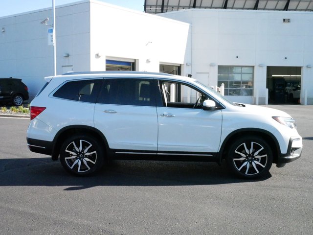 2022 Honda Pilot Touring 7-Passenger 8