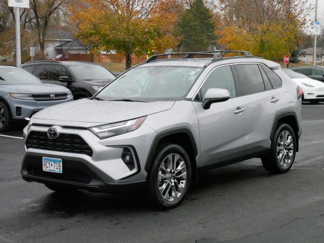 2024 Toyota RAV4 XLE Premium 3