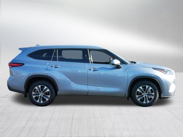 2022 Toyota Highlander XLE 8