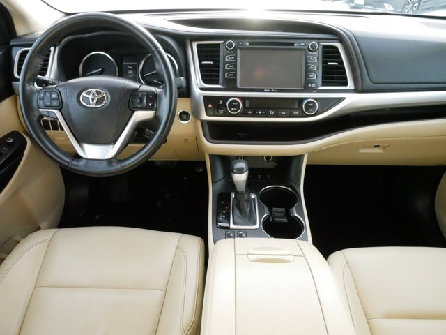 2015 Toyota Highlander XLE 10