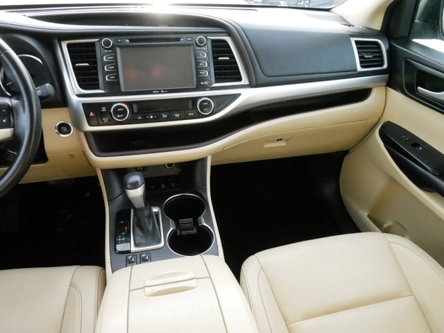 2015 Toyota Highlander XLE 11