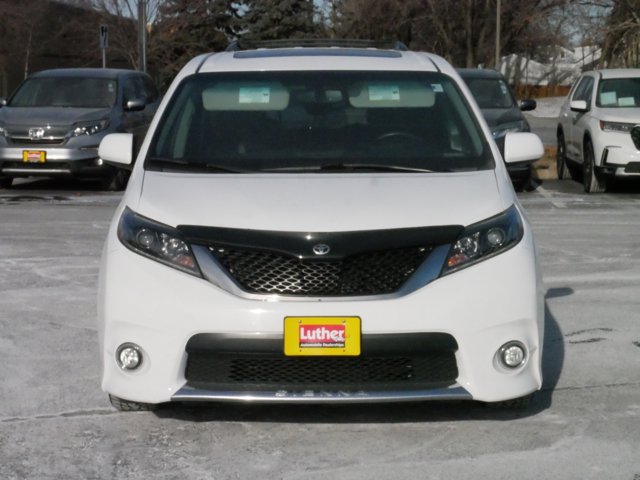 2017 Toyota Sienna SE 2