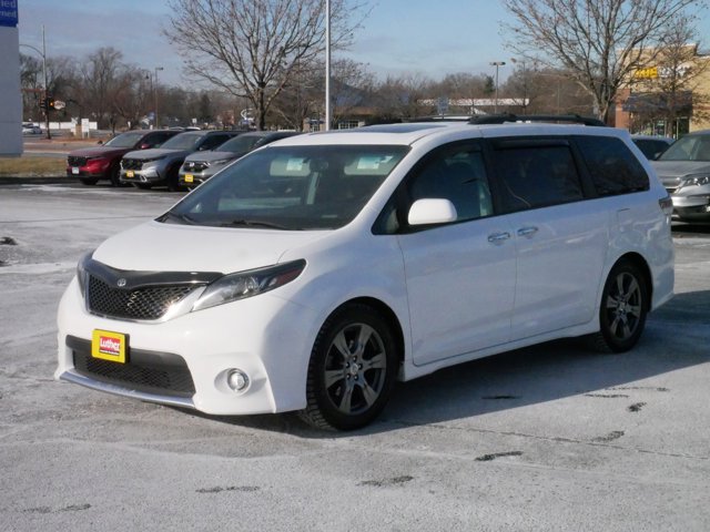 2017 Toyota Sienna SE 3