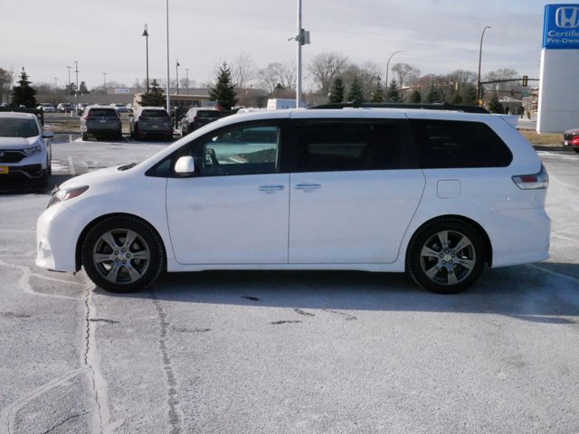 2017 Toyota Sienna SE 4