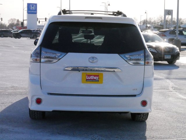 2017 Toyota Sienna SE 6