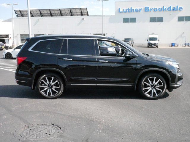 2022 Honda Pilot Touring 7-Passenger 8