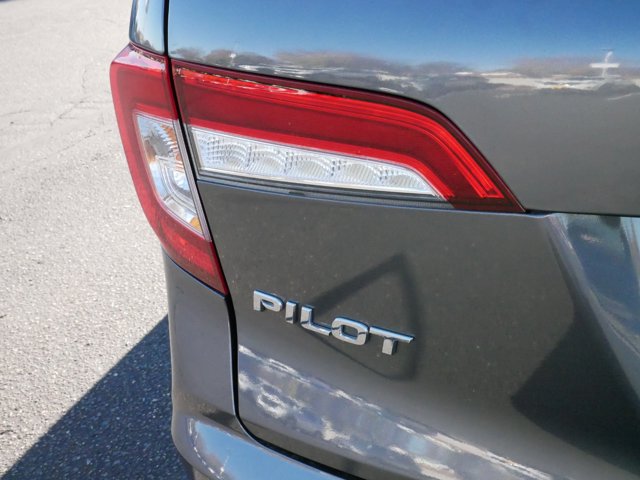 2019 Honda Pilot Touring 8-Passenger 17