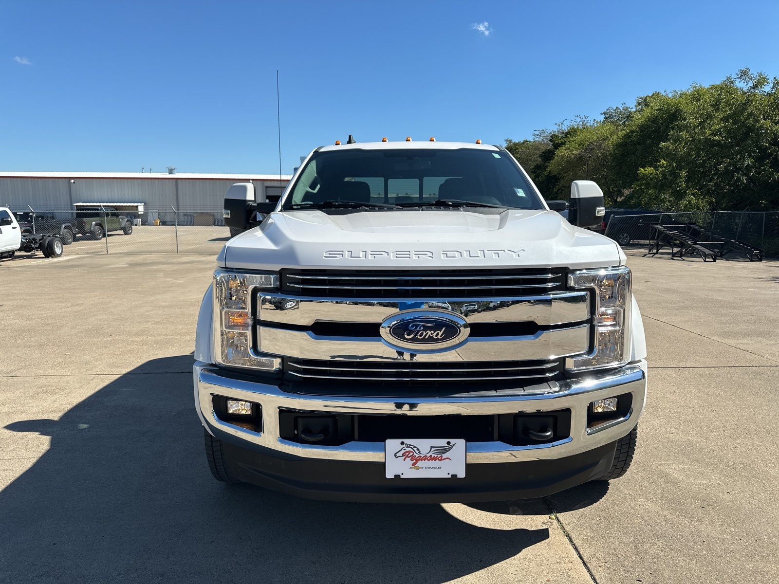 2019 Ford F-450SD Lariat 2