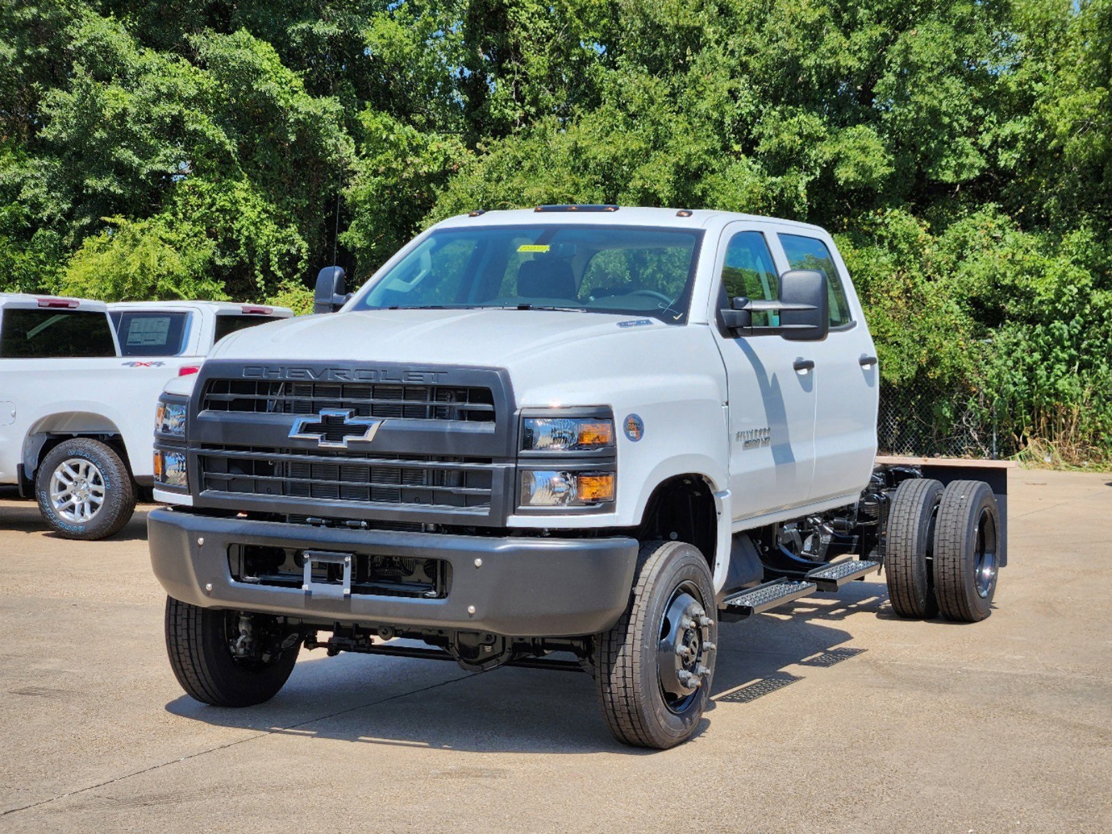 2024 Chevrolet Silverado 4500HD Work Truck 2