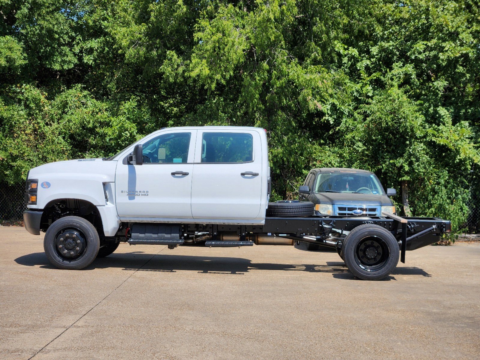 2024 Chevrolet Silverado 4500HD Work Truck 3