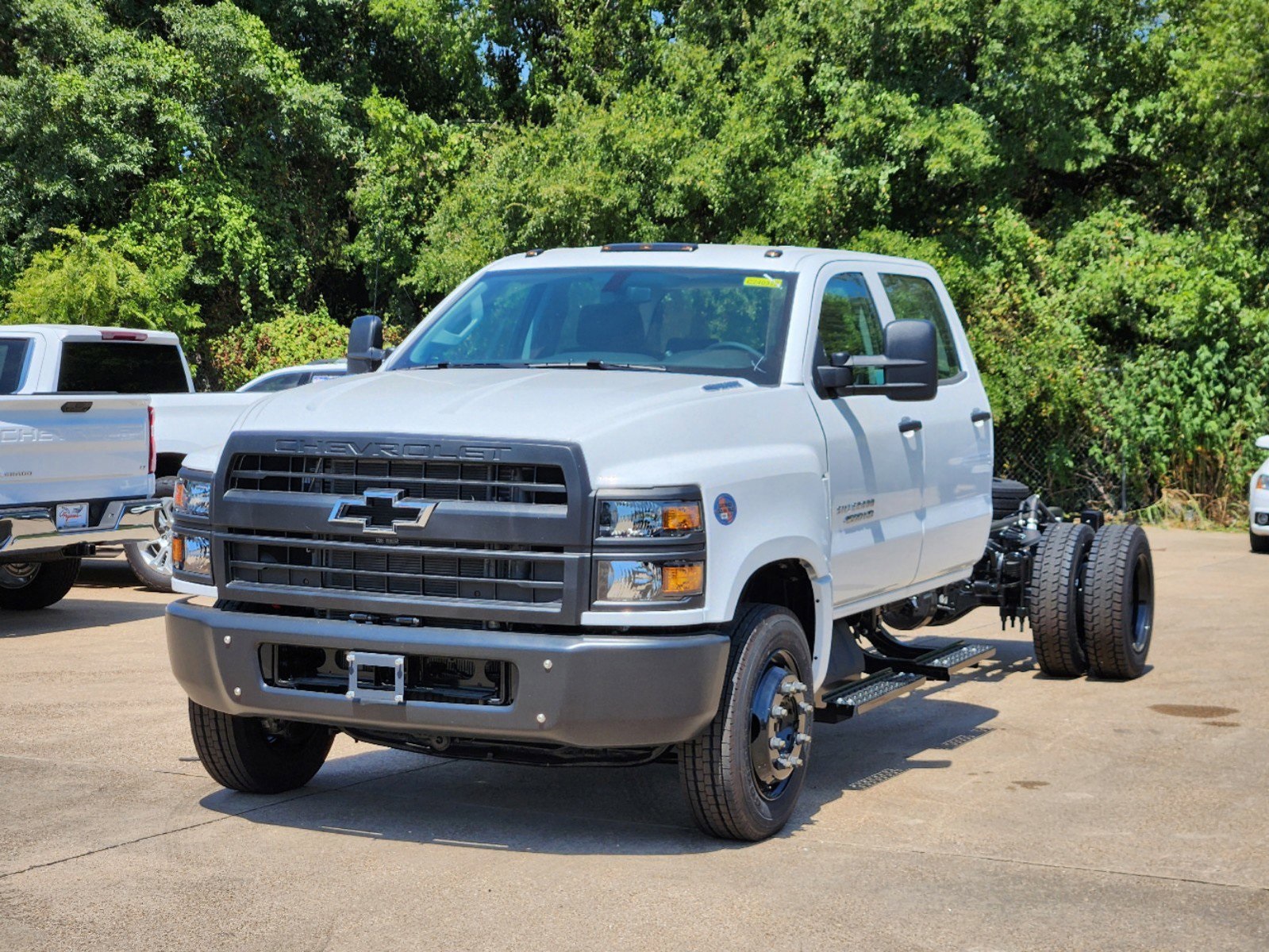 2024 Chevrolet Silverado 4500HD Work Truck 2