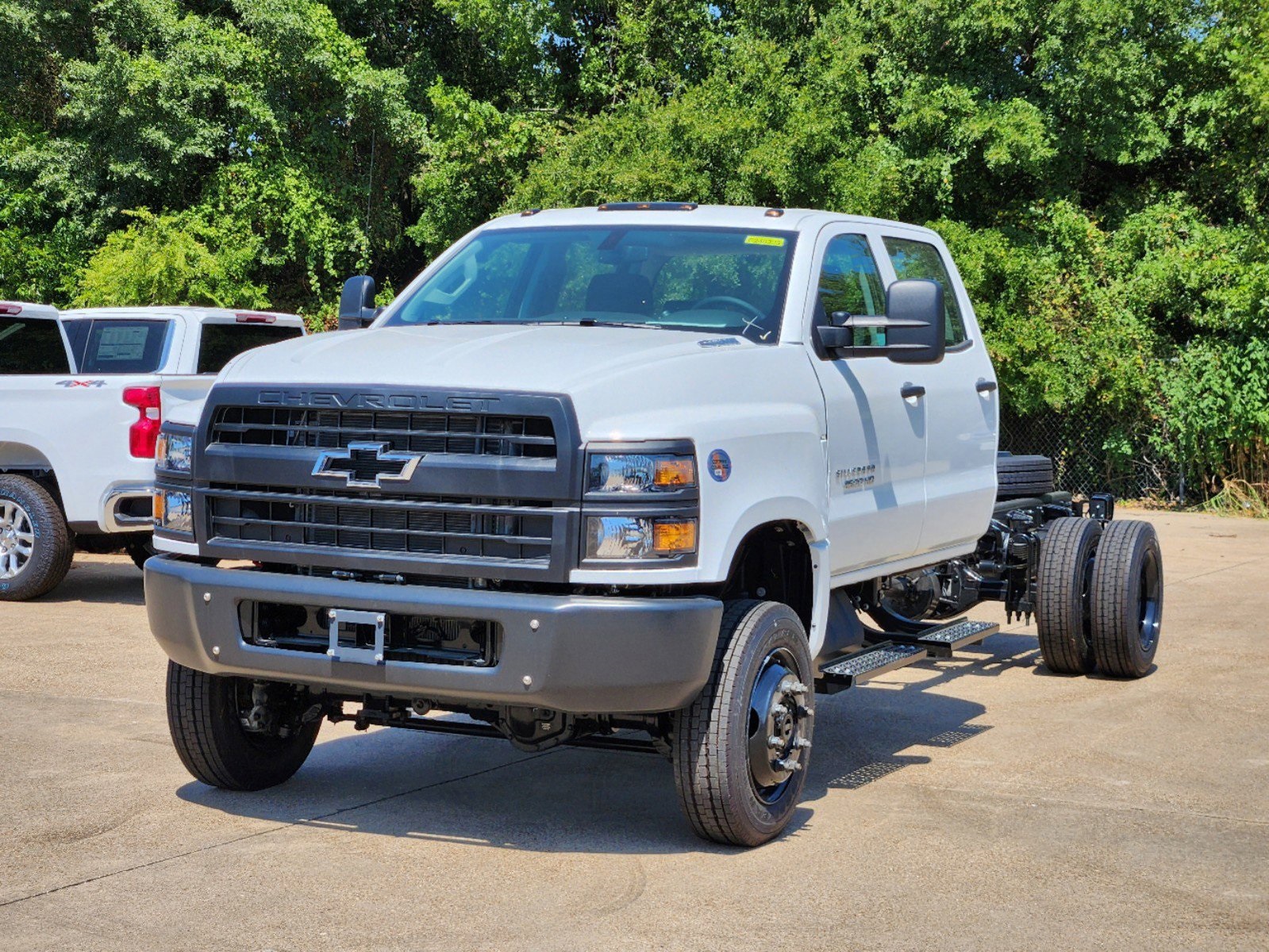 2024 Chevrolet Silverado 4500HD Work Truck 2