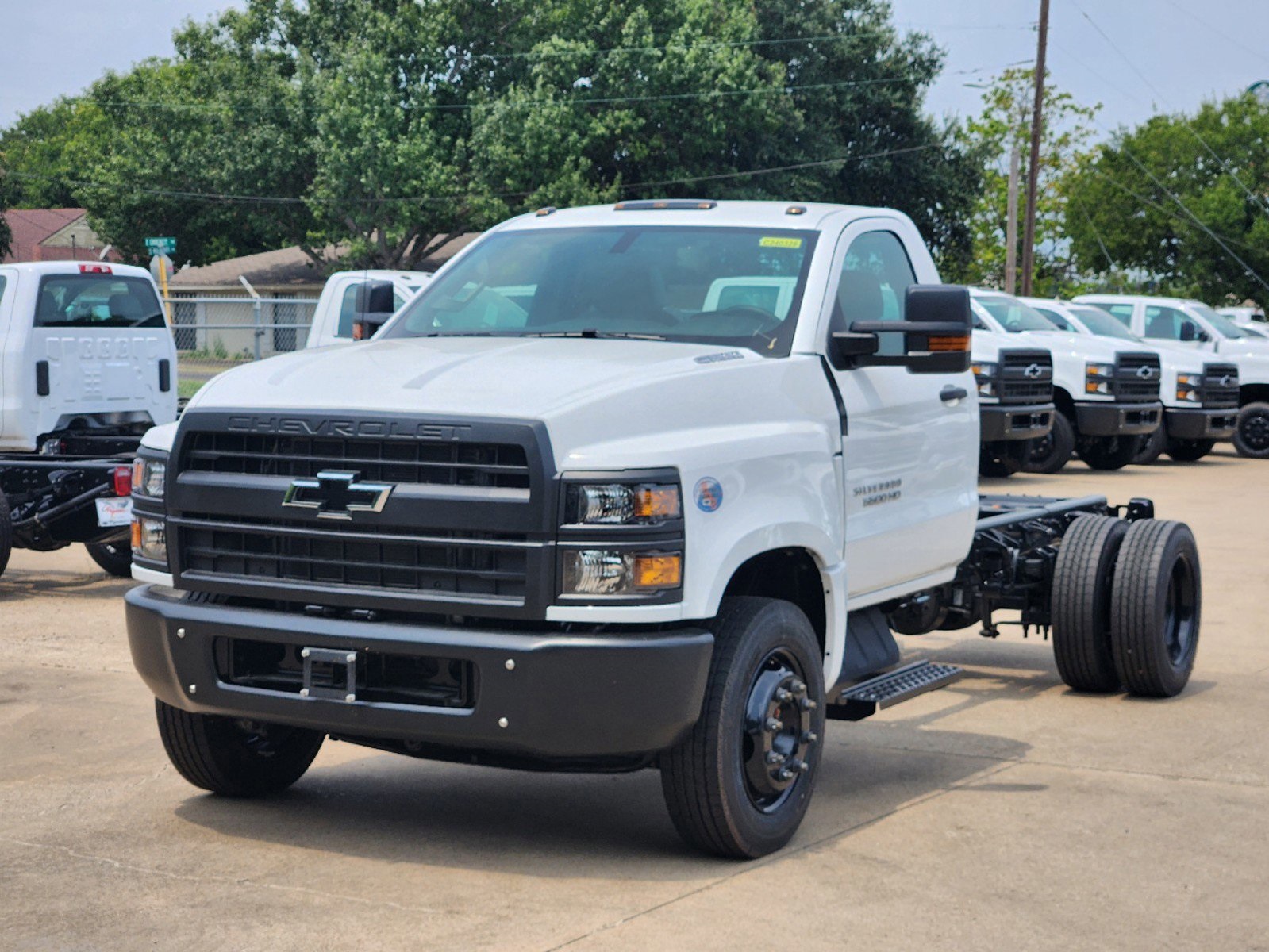 2024 Chevrolet Silverado 5500HD Work Truck 2