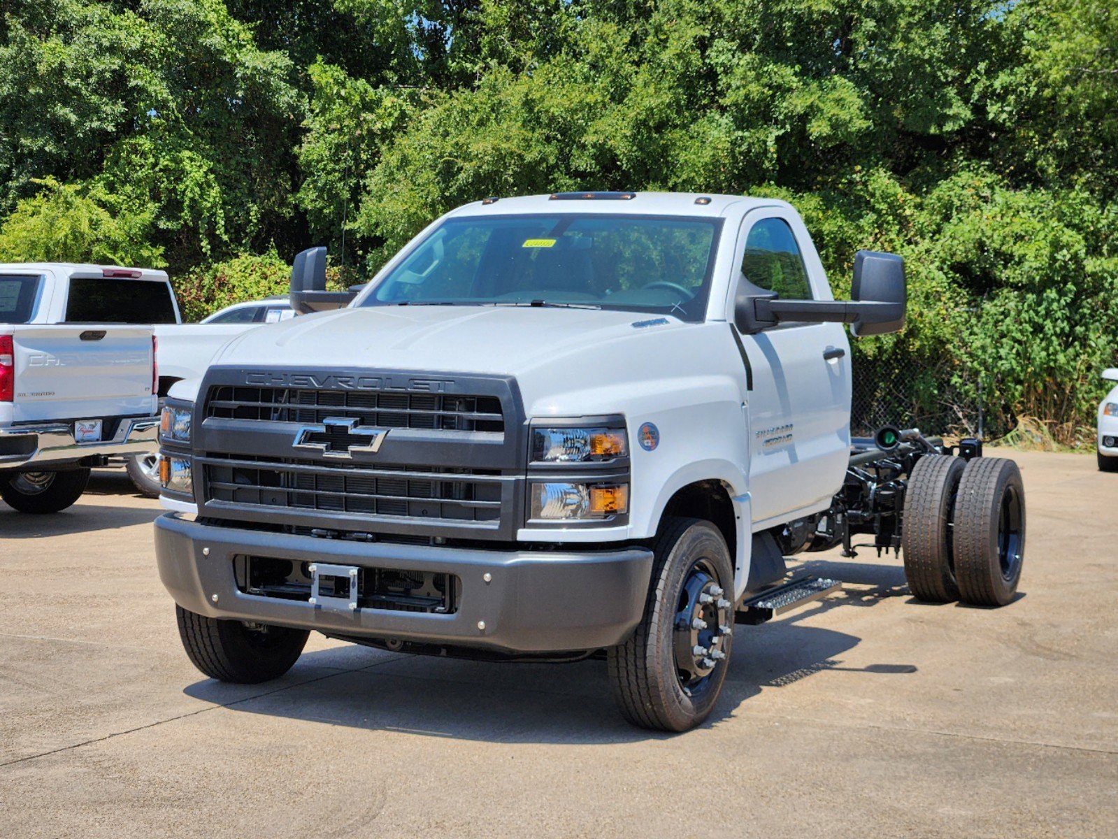 2024 Chevrolet Silverado 4500HD Work Truck 2