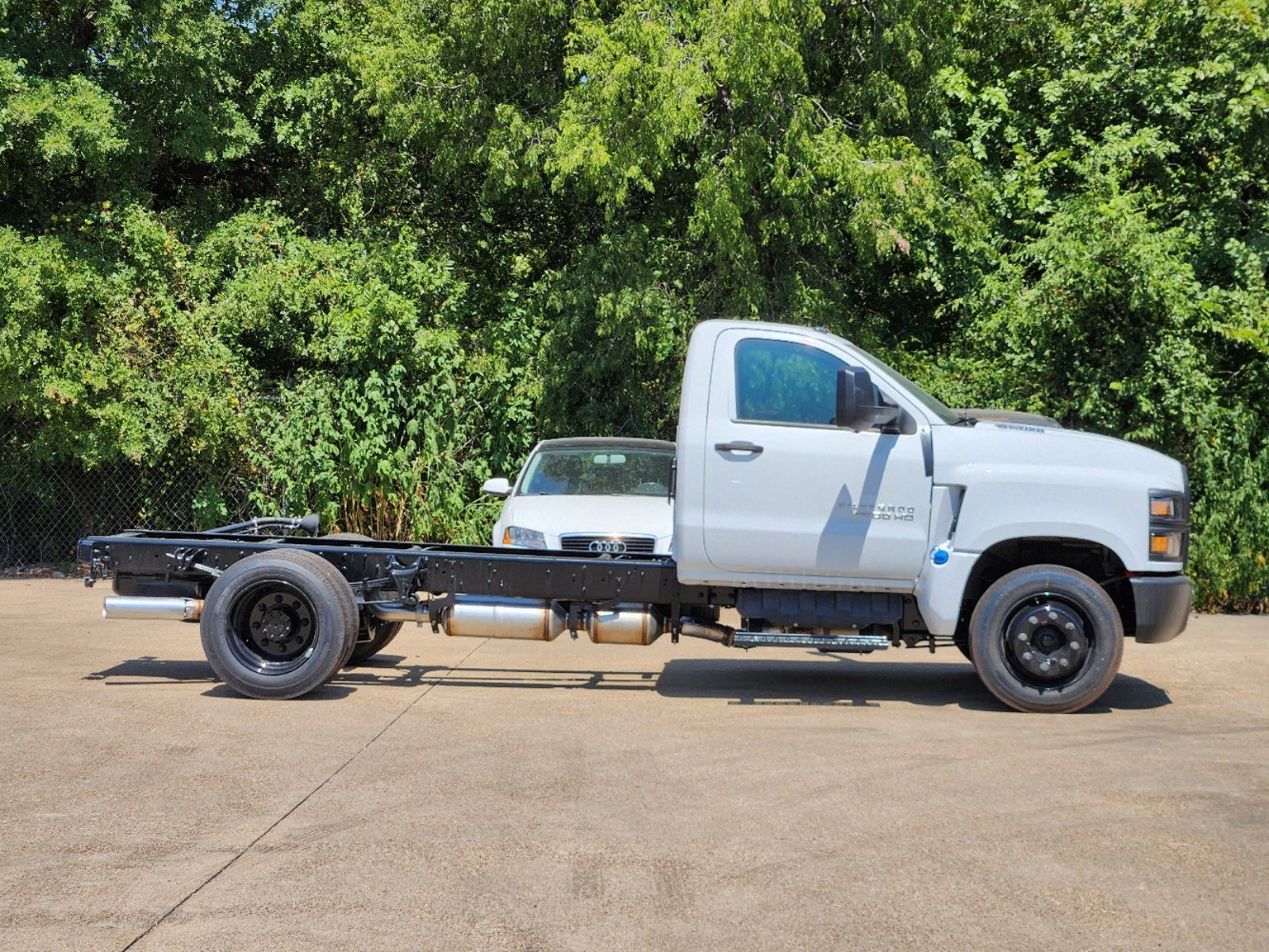 2024 Chevrolet Silverado 4500HD Work Truck 3