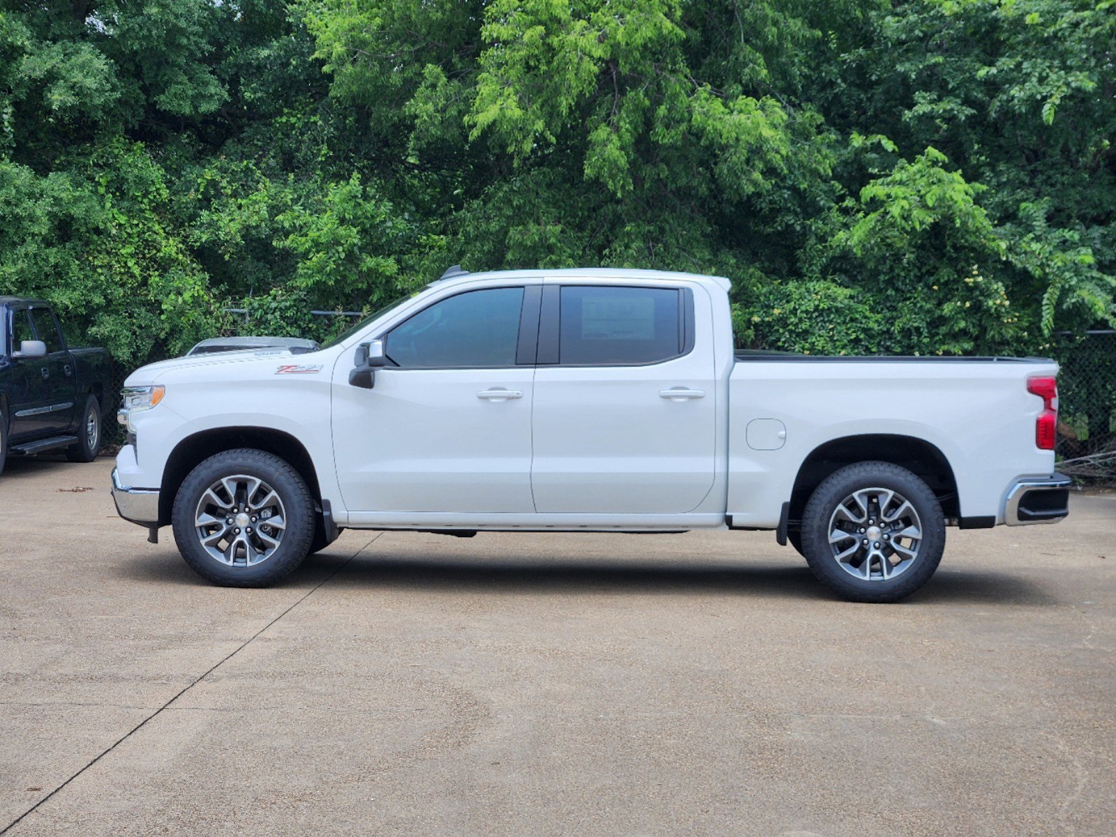 2024 Chevrolet Silverado 1500 LT 3