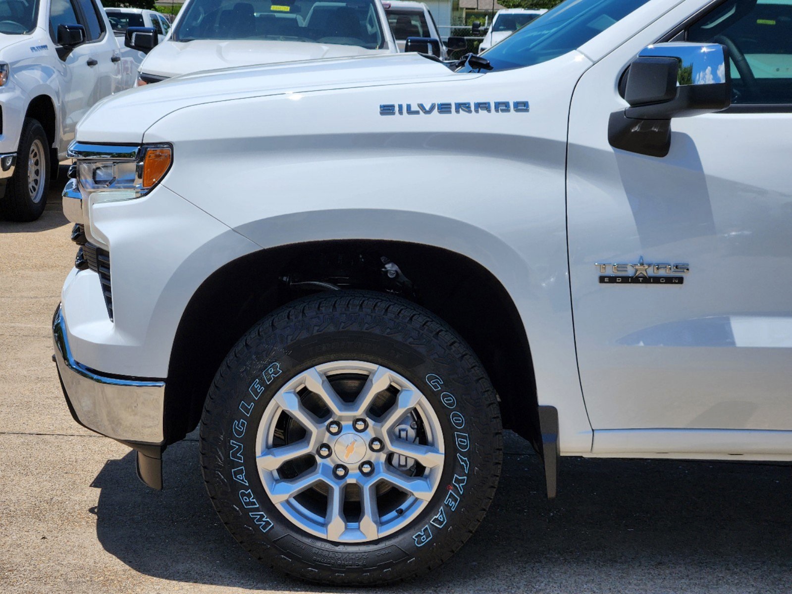 2024 Chevrolet Silverado 1500 LT 8