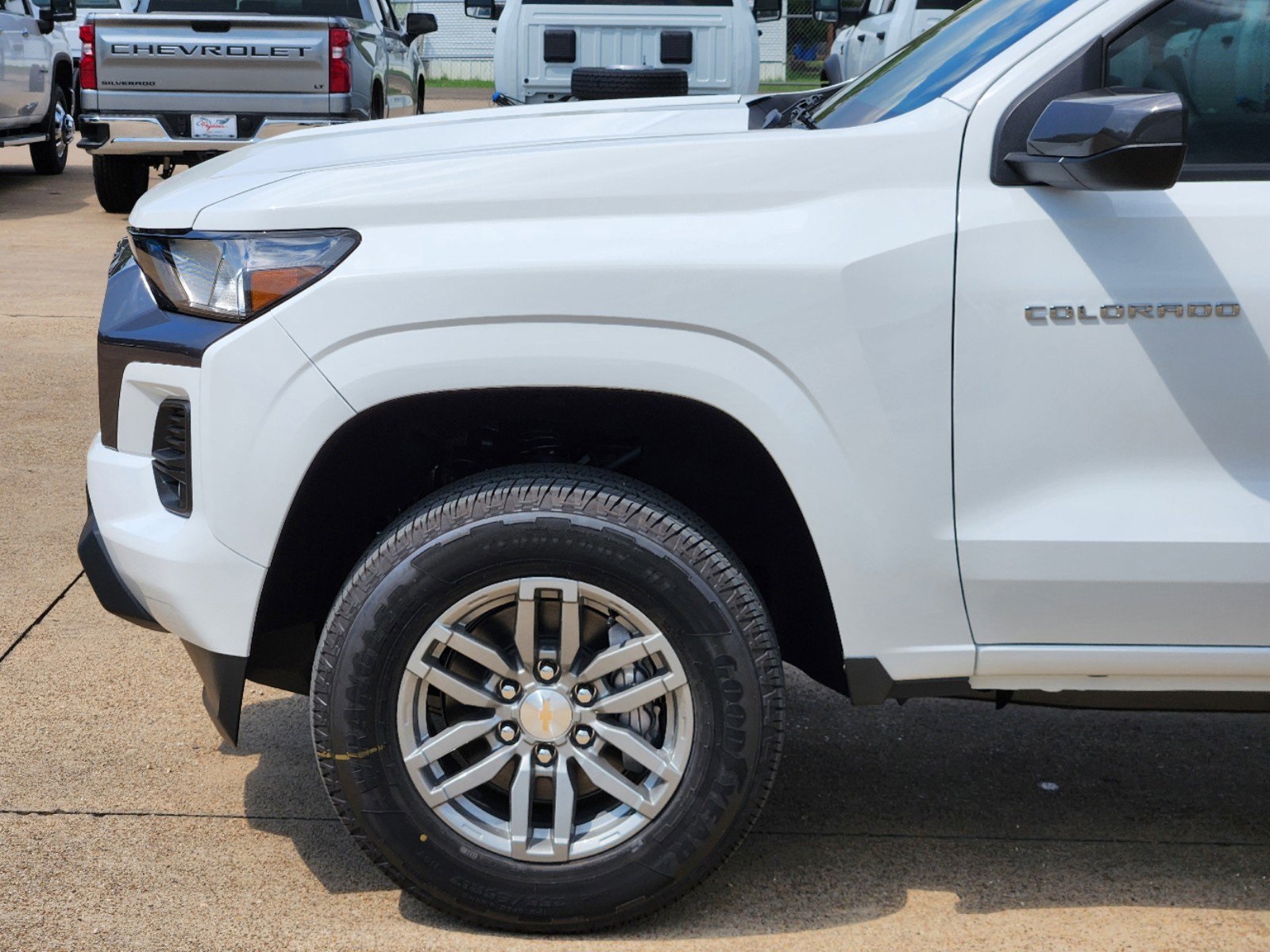 2024 Chevrolet Colorado LT 8