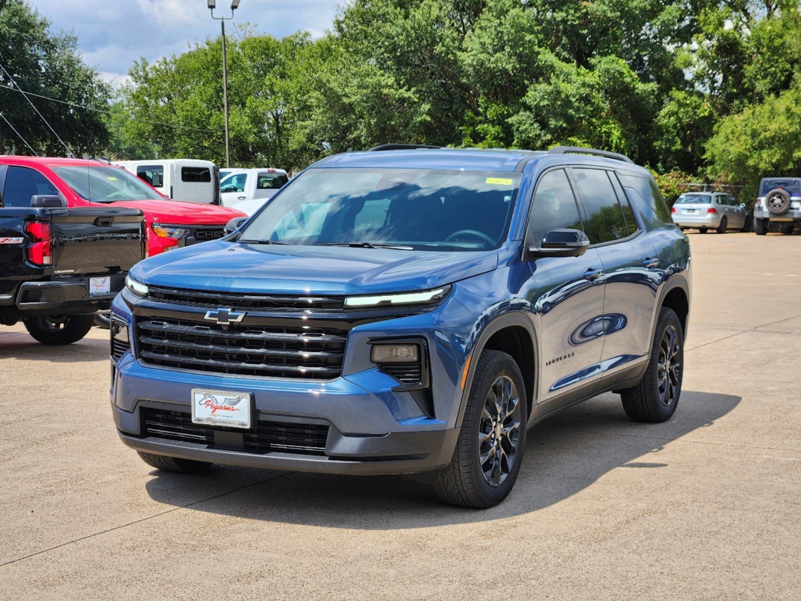 2024 Chevrolet Traverse LT 2