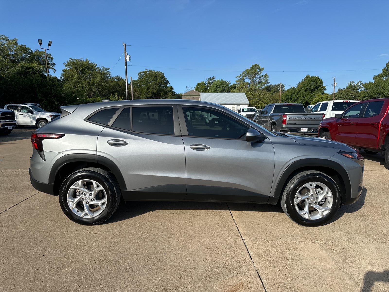 2025 Chevrolet Trax LS 2