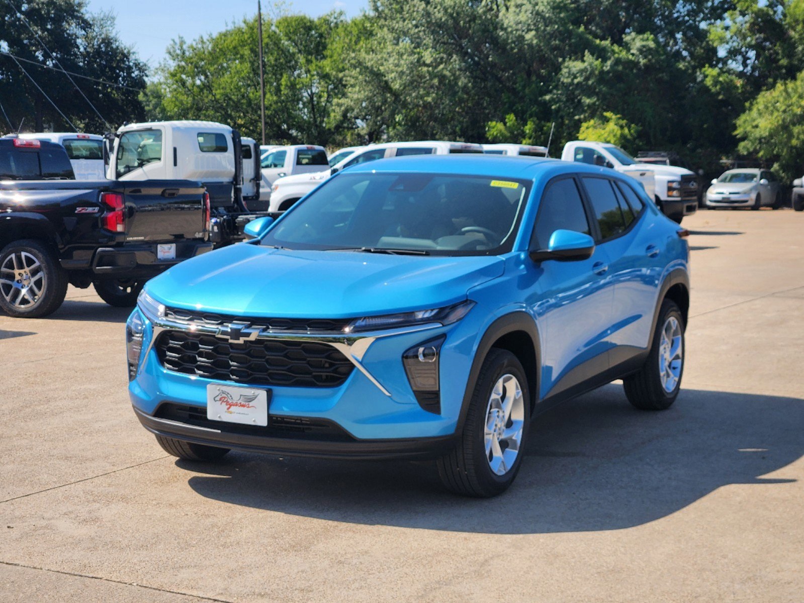 2025 Chevrolet Trax LS 2