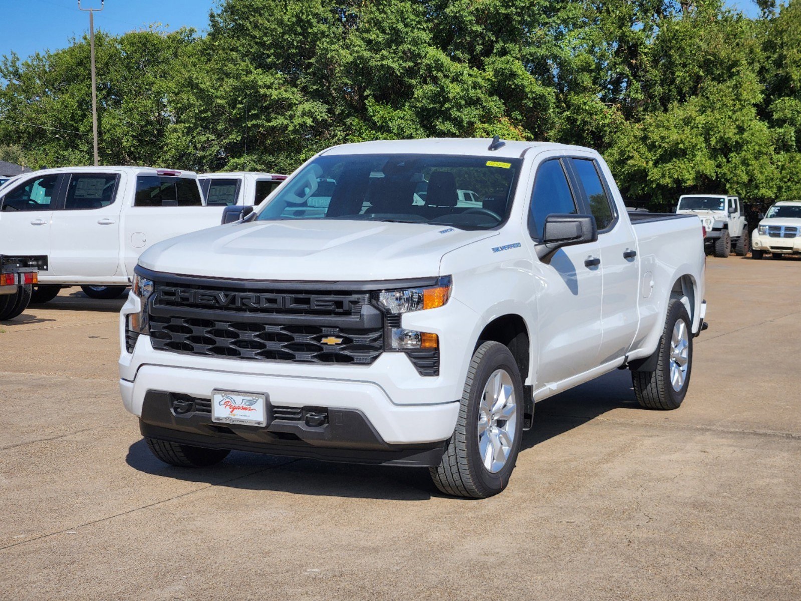 2025 Chevrolet Silverado 1500 Custom 2